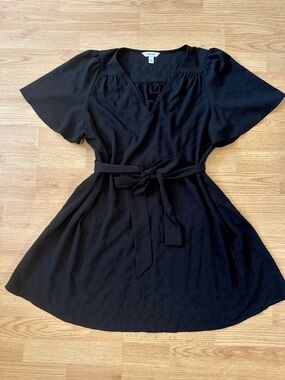NWOT Nine West Black Tie-Waist Flutter Sleeve Dress
